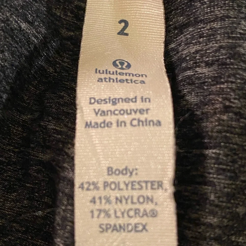 50%offw❤️ Lululemon Capri Leggings-Size 2 119